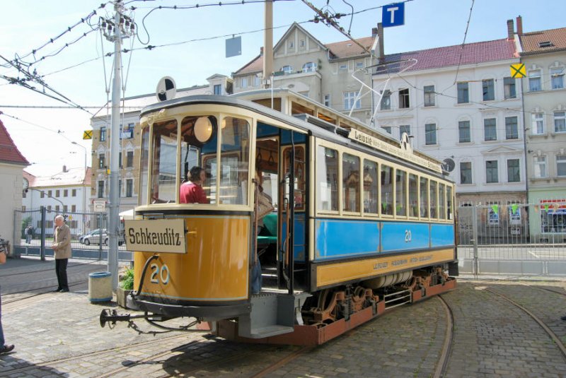 Der TW20 der ehemaligen Leipziger Auenbahn fhrt auf Maximum-Drehgestellen, 17.05.09