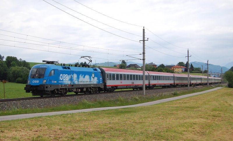 Der umgeleitete EC 668(768)mit der 1016 023
an der Zugspitze ist am 02.06.2009 in
Wartberg/Kr.durchgefahren.
 