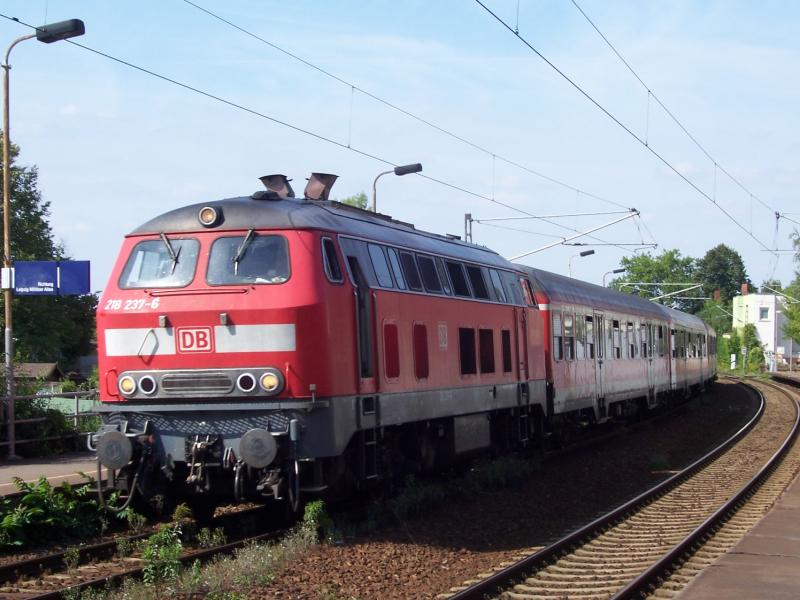 Der  VierLnderExpress  fhrt mit der 218 von Leipzig bis nach Mnchen als Regional-Express. Hier am Haltepunkt Leipzig-Lindenau