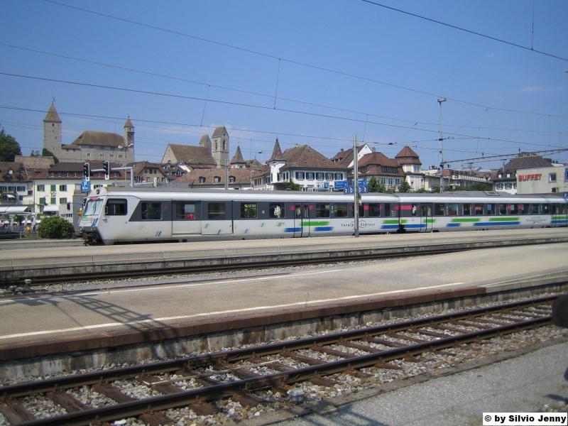 Der Voralpen-Express IR 2423 nach Romanshorn stand mit einem neueren BDt in Rapperswil.