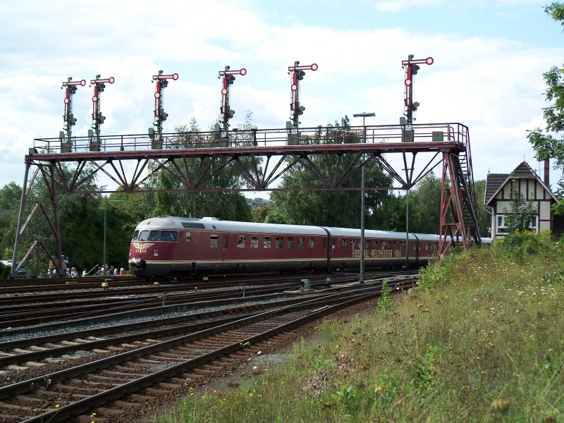 Der  Vt 08 (Weltmeisterzug) fhrt in den Bahnhof Bad Harzburg ein (18.8.2007)