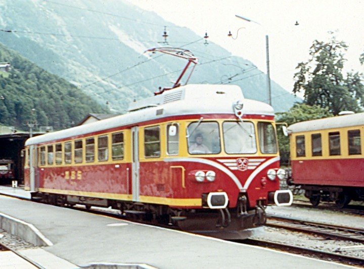 Der VT 10 von 1972, der hatte mich schon sehr fasziniert. Hier steht er in Schruns einige Meter vor seiner Remise.