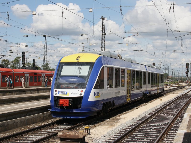 Der VT 210 der BRB am 26.07.2009 bei der Ausfahrt aus dem Augsburger Hbf. 