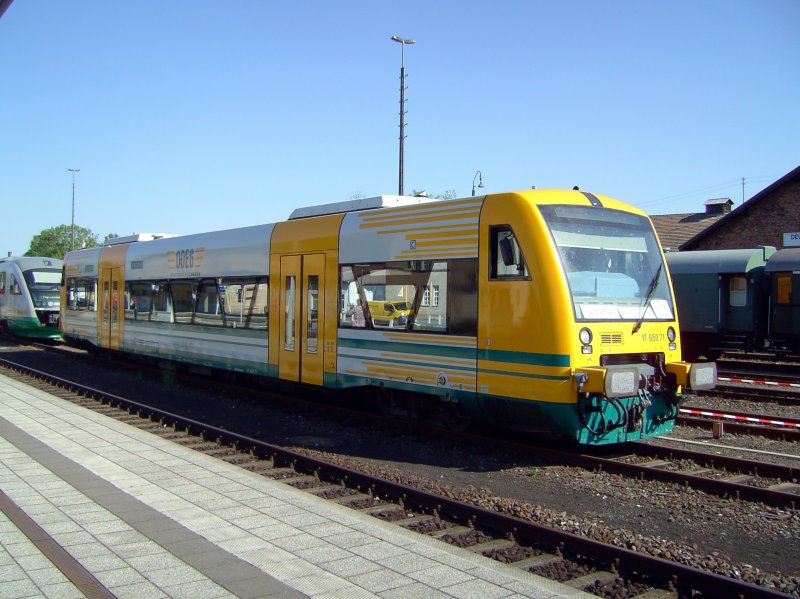 Der VT 650.71 am 12.05.2008 in Neuenmarkt-Wirsberg.