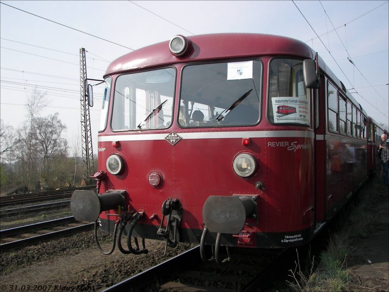 Der VT 796-27 der Historischen Eisenbahn Gelsenkirchen w�hrend der Revier-Rundfahrt am 31.03.2007.