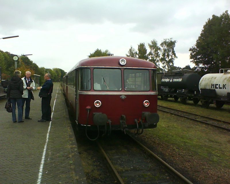 Der VT 98 der ZLSM im Bahnhof Simpelveld(NL).