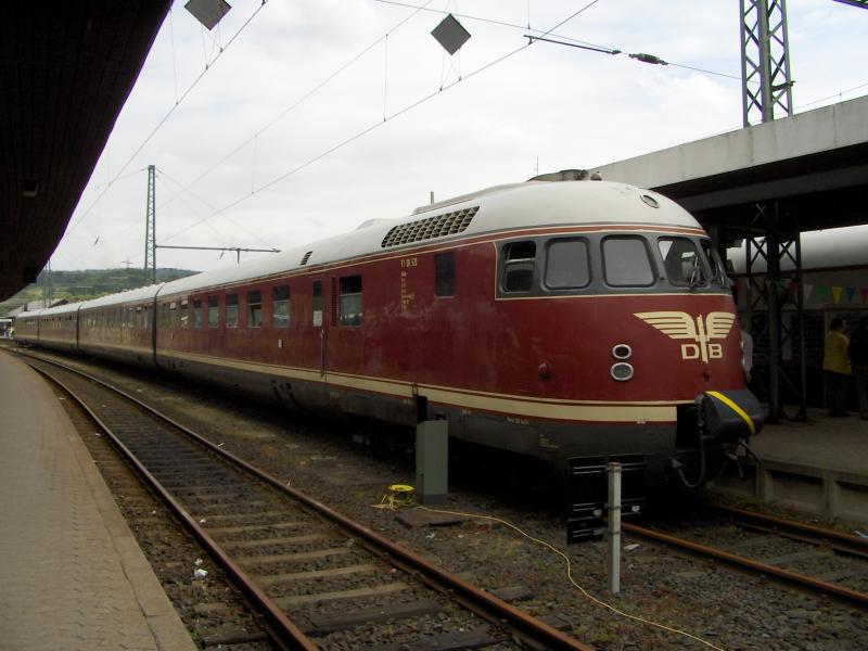 Der VT08 mit der Werbung  Weltmeister 1954  war mit einem Sonderzug am 03.07.2005 in Altenbeken.