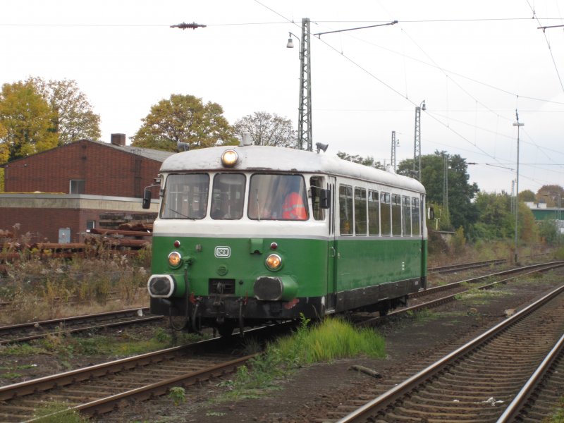 Der VT23 der RSE dreht auf der Hausstrecke seine Runden.
Aufgenommen am 23.10.09.