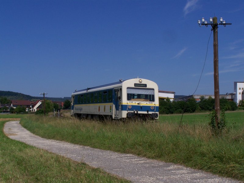 Der VT422 der  WEG  fuhr am 6.August 2007 auf der Wieslauftalbahn von Rudersberg-Nord nach Schorndorf.