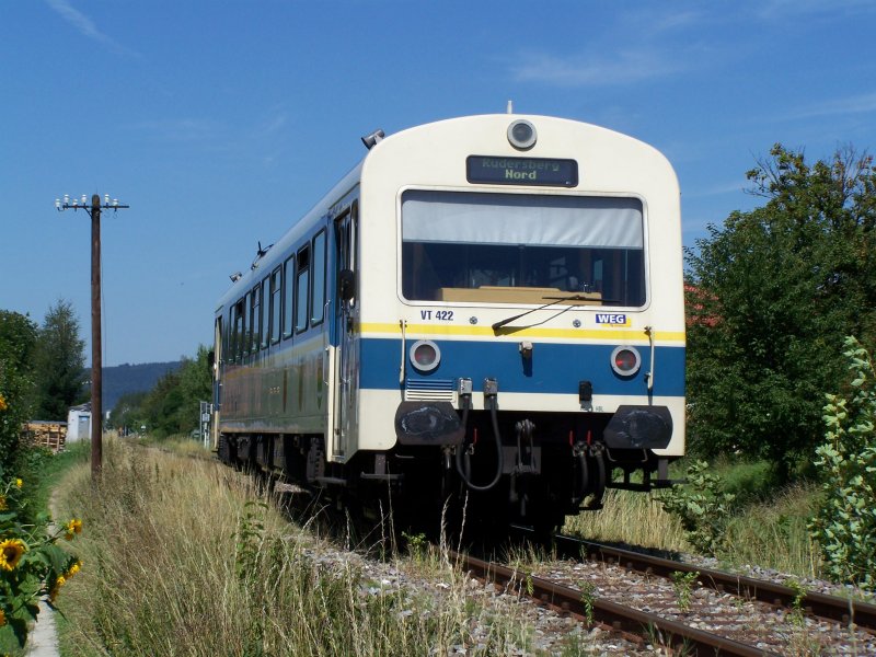 Der VT422 der Wrttembergischen Eisenbahn-Gesellschaft WEG auf dem Weg von Schorndorf nach Rudersberg-Nord. Er erreicht nun den Bahnhof
Miedelsbach-Steinenberg. (Wieslauftalbahn) Aufgenommen am 6.August 2007