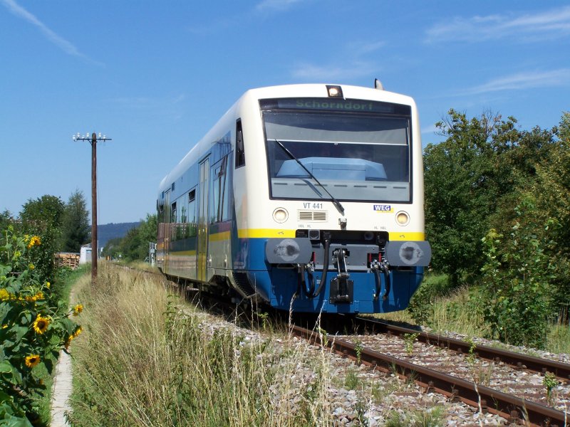 Der VT441 das  Wiesel  der W.E.G bei der Ausfahrt aus dem Bahnhof Miedelsbach-Steinenberg. Aufegnommen am 6.August 2007