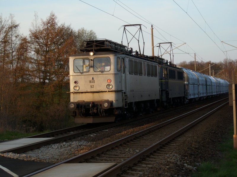 Der WAB-Kreidezug von Klementelvitz mit den beiden WAB-Loks 52 und 51 kam am 20.April 2009 zum zweiten Mal am B  Storchennest  bei Bergen/Rgen vorbei.