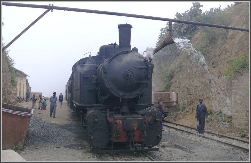 Der Wasserkasten der 442.55 ist voll. Arbaroba. (31.10.2008)