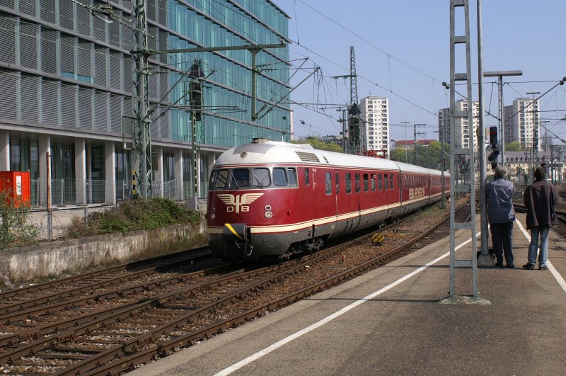 Der Weltmeisterzug von (1954) VT 08 (BR 608) am 23.04.2006 im Stuttgarter Hbf