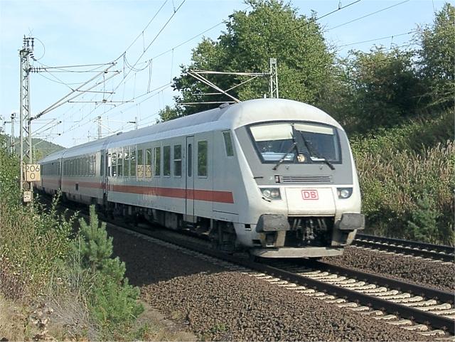 Der Wendezug-Intercity fhrt Steuerwagen voraus nach Bebra und dort via Ruhrgebiet nach Dsseldorf. 
