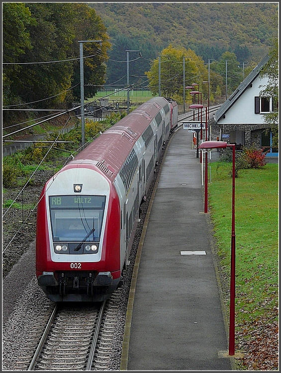 Der Wendezug verl�sst am 25.10.09 die Haltestelle Michelau in Richtung Wiltz. (Jeanny) 