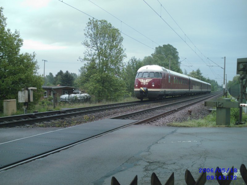 Der WM-Zug Hhe Peine am 18.05.2006 auf berfhrungsfahrt
nach Celle. Von dort gehts zum Viaduktfest nach Altenbeken.