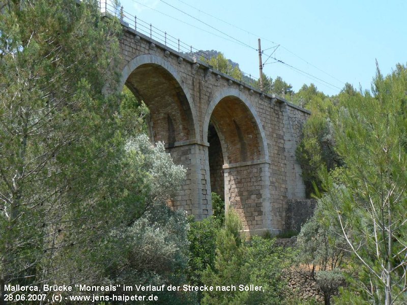 Der wohl bekannteste Viadukt ist der von Monreals an der Stecke Palma - Sller. Foto: Juni 2007