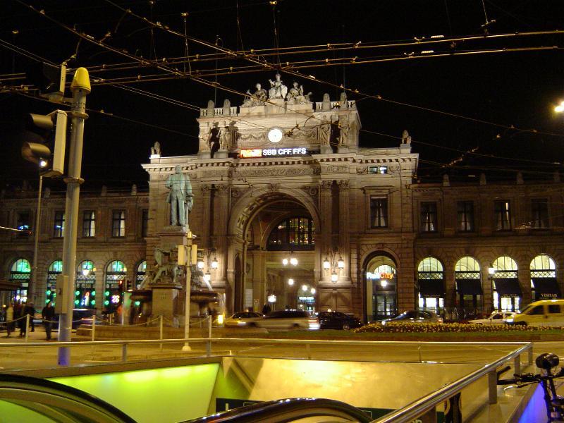 Der wunderschne Zricher Hbf bei Nacht! (26.03.04)