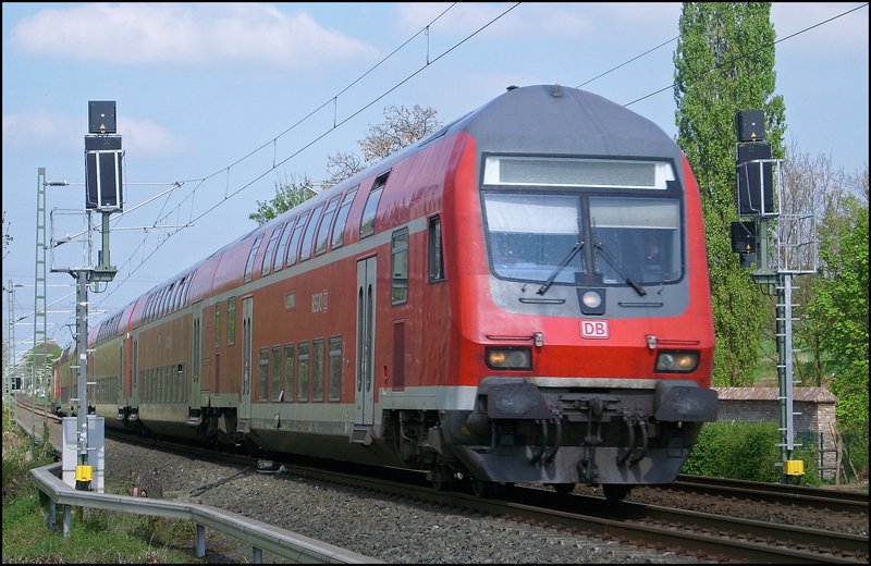 Der  Wupper-Express  RE10422 nach Aachen am B km. 28.2 Aufgrund der gestrigen Streckensperrung, und der Umleitung ber Kln verkehrt dieser Park nun gedreht >.< 19.4.2009