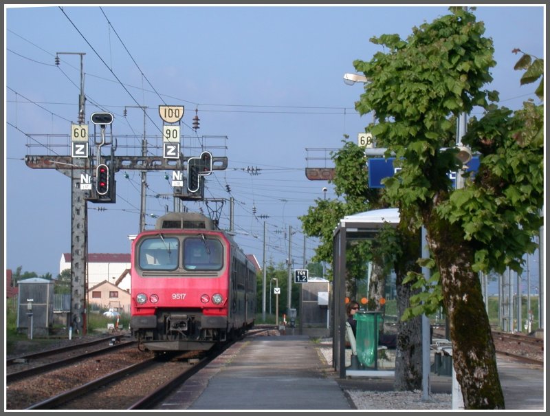 Der Z9517 verlsst Frasne Richtung Pontarlier. (05.06.2007)
