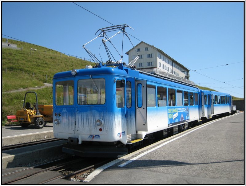 Der Zug aus Arth-Goldau in voller Pracht in der Endstation Rigi Kulm. (20.07.2007)
