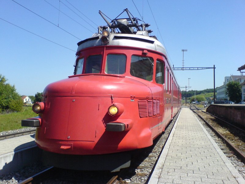 Der Zug mit dem Winston Churchill durch die Schweiz reiste. RAe 4/8 1021 in Ermatingen. 
