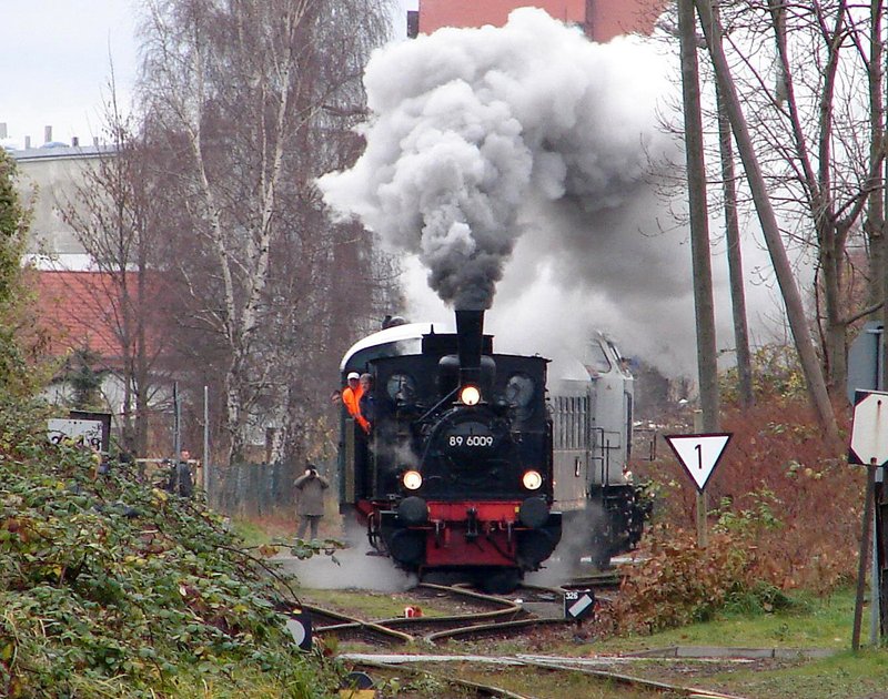 Der Zug unterwegs zum S�dhafen.   Stralsund am 24.11.07