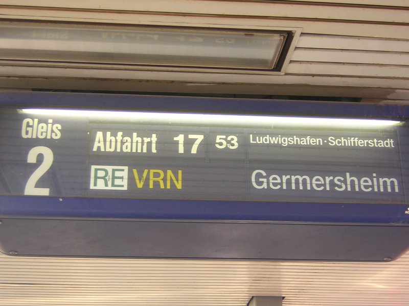 Der Zugzielanzeiger von Gleis 2 im Frankenthaler Hbf kndigt den um 17:53 abfahrenden Regional-Express (RE) nach Germersheim an.