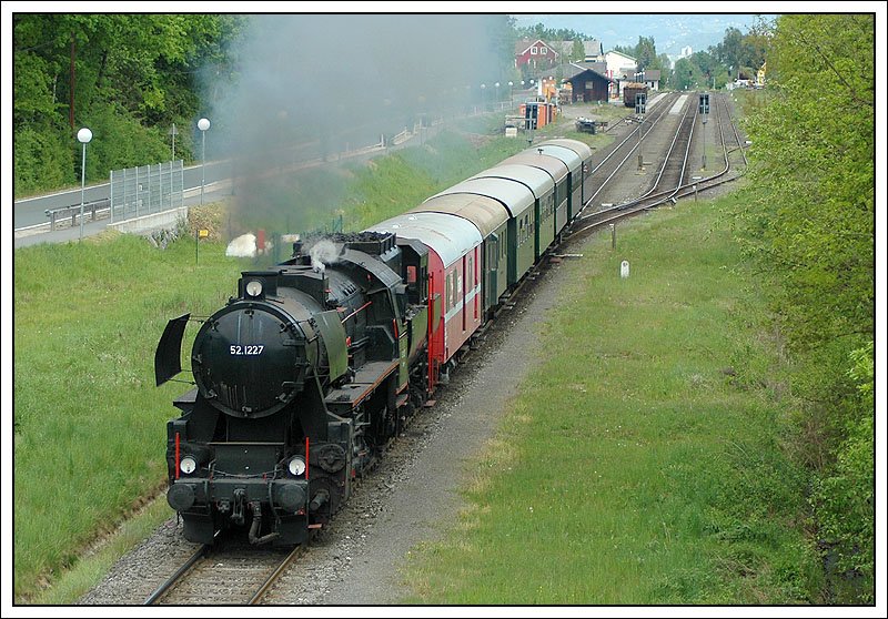 Der zweite Dampfsonderzug am 1.5.07 auf der GKB war als SPz 8439 unterwegs. Die Aufnahme entstand bei der Ausfahrt aus Premsttten-Tobelbad.