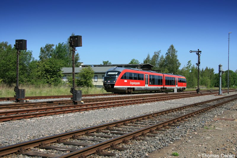 Desiro 642 200 der Erzgebirgsbahn fhrt am 19.05.07 auf seinem Weg nach Aue durch den Gterbahnhof Chemnitz Sd.