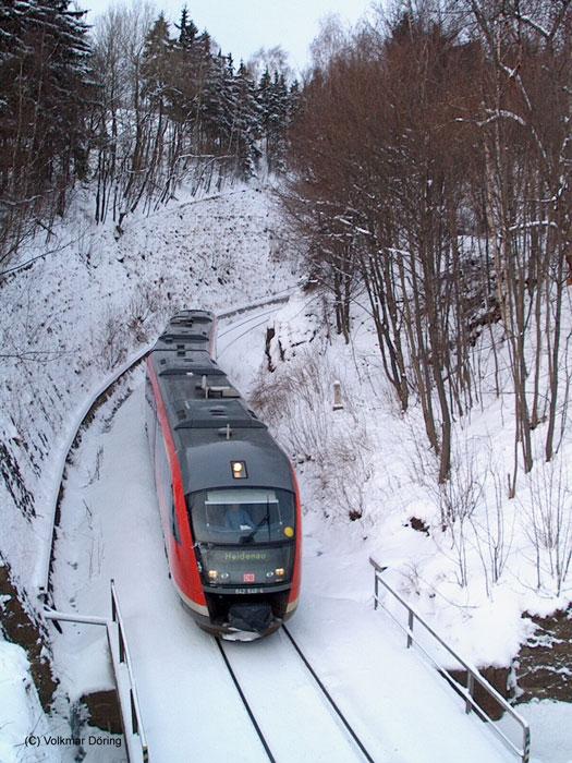 Desiro 642 646 als RB 27648 Altenberg-Heidenau (Müglitztalbahn) im Einschnitt bei Geising (06.01.2004)

