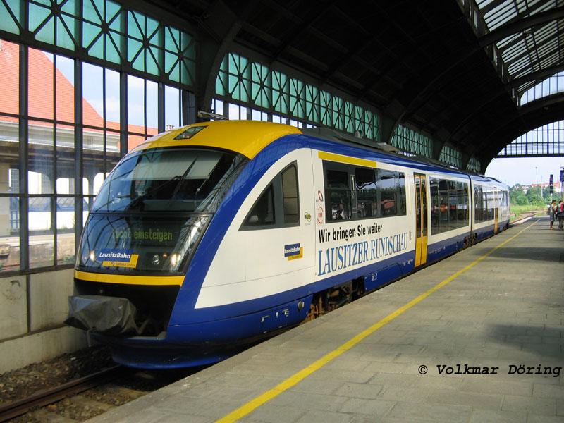 Desiro der Lausitzbahn mit Werbung  Lausitzer Rundschau  im Bf. Grlitz - 16.07.2005
