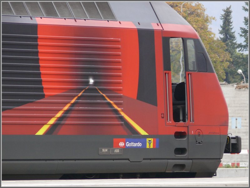 Detail der Re 460 080-5 in Chur. Diese Lok wirbt fr die Gotthard-Jubilumsausstellung  Alpenqueren  im Verkehrshaus Luzern. (30.10.2007)