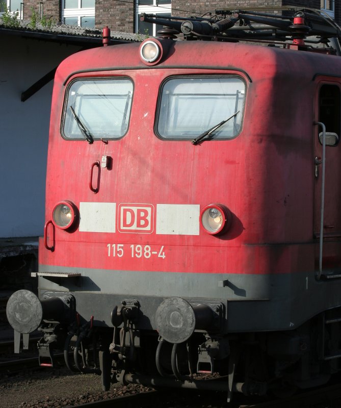 Detailansicht der 115 198-4 als Pbz 1971 in Dsseldorf am 10.04.2009