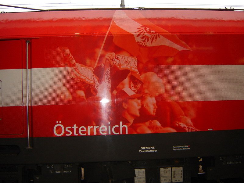 Detailansicht der EM-Lok sterreich (Taurus 1116-005)am 09.04.2008.
