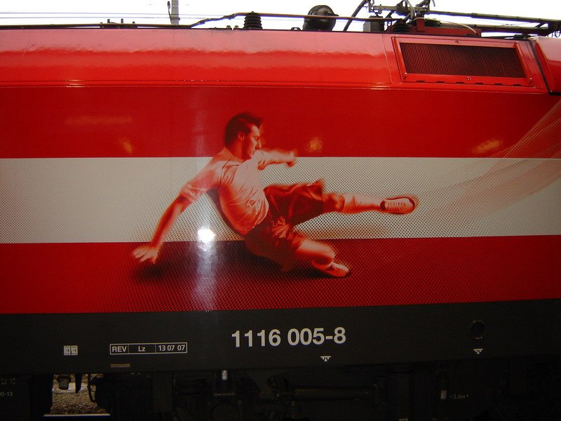 Detailansicht der EM-Lok sterreich (Taurus 1116-005)am 09.04.2008.