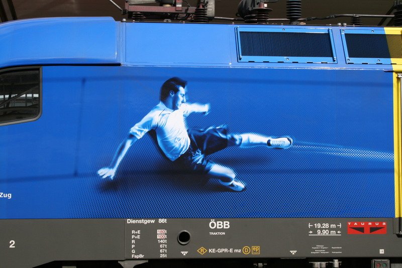 Detailansicht der EM-Lok Rumnien (Taurus 1116-056-1)am 05.04.2008.