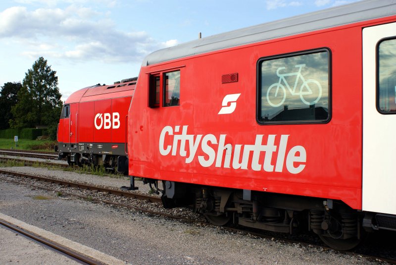 Detailaufnahme von 2016 100 und Steuerwagen 80-73 202, Oberwart 17.08.2008.