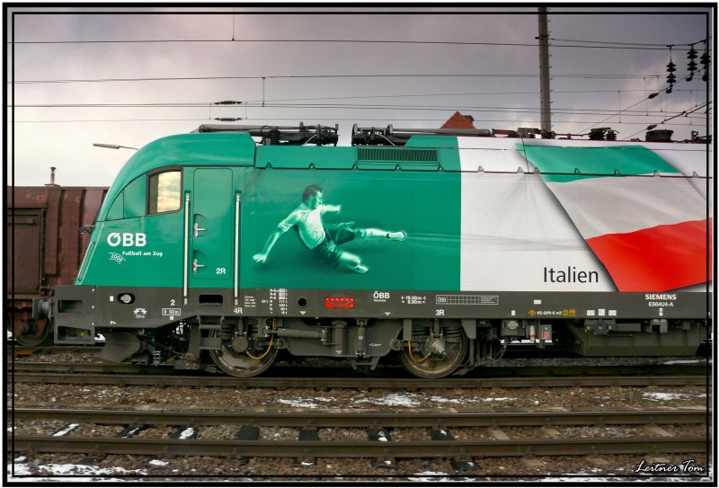 Detailaufnahme des EM-Taurus 1216 004 Italien im Bahnhof Zeltweg.
11.12.2007