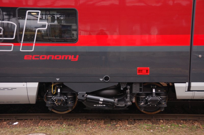 Detailaufnahme eines Drehgestells des 2. Klasse  Economy  Wagens des neuen sterreichischen Prestigezug.