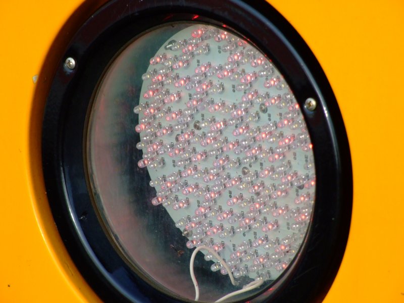 Detailaufnahme eines LED-Scheinwerfers vom VT 19 der RBG aufgenommen am 31.03.2007 in Plattling.