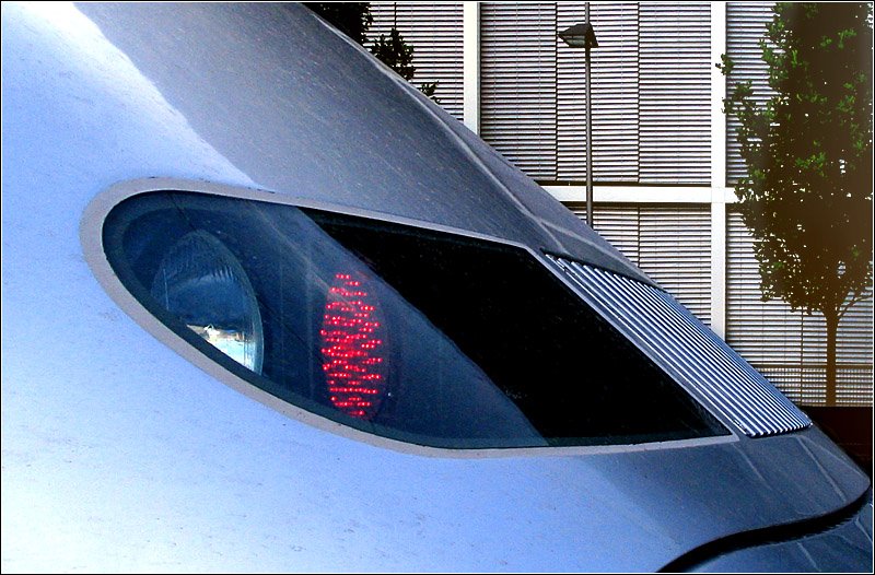 Detailaufnahme Scheinwerfer TGV POS - 

Stuttgart Hauptbahnhof, 26.5.2007 (J)