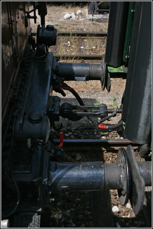 Detailaufnahme zwischen der 169 005 und dem Dampfsonderzug. Aufgenommen am 01.07.07