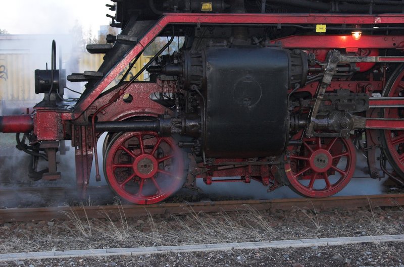 Detailfoto der 03 2204-0 im Bahnhof von Rathenow.
2.11.2006
Nikon D70, 28-80mm Objektiv, leichter Aufhellblitz.