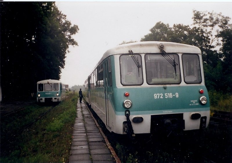 Deutsche Zge kreuzen sich in Polen.Zwei 772-Triebwagen begegnen sich im polnischen Krzewina Zgorzelecka (Strecke Grlitz-Zittau ber polnisches Gebiet) am 11.09.2001.