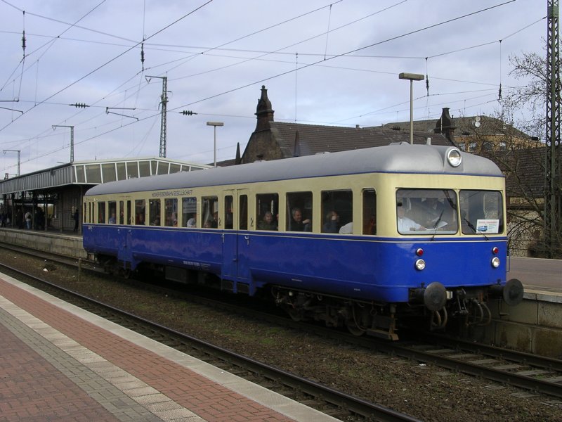 DEV T 2 - 302 001 , Ausfahrt in Witten Hbf., nchster Halt ist Hagen Hbf.(09.03.2008)