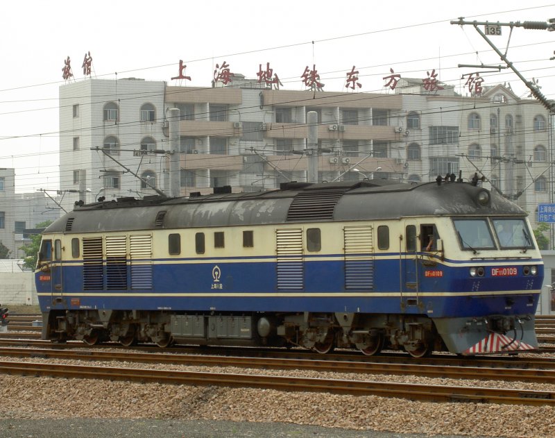 DF11 0109 am 05.08.2007 in Shanghai Sdbahnhof