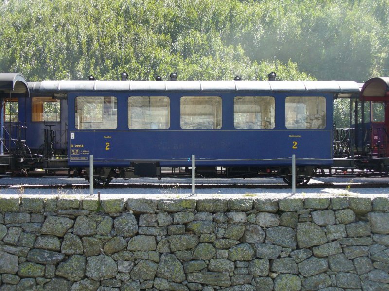 DFB - 2 Kl. Personenwagen B 2224 im Bahnhof von Gletsch am 08.09.2007
