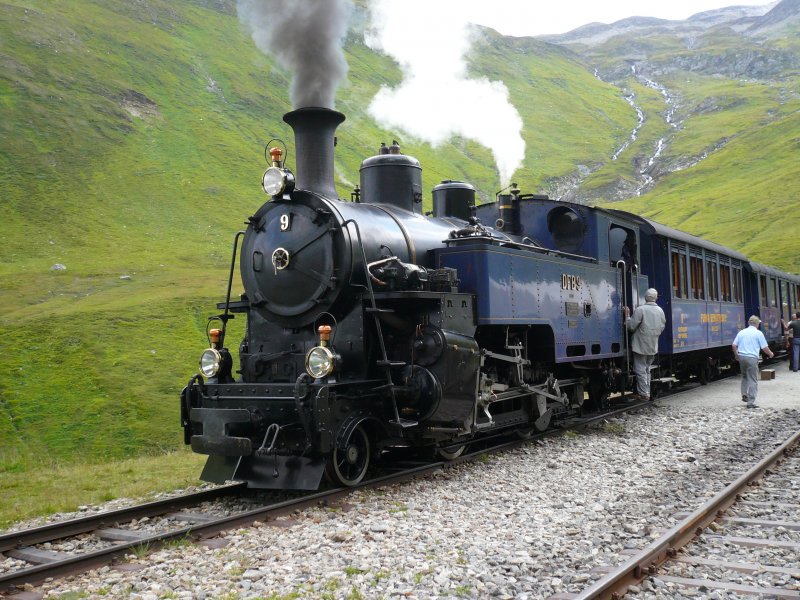 DFB 9 steht am 13.8.2007 in Furka. Dort hat der Zug 20 Minuten aufenthalt und es gibt einen kleinen Imbiss